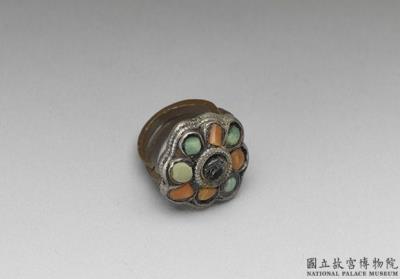 图片[2]-Silver ring with inlay of coral and turquoise, Qing dynasty, 18th c., Tibetan work-China Archive